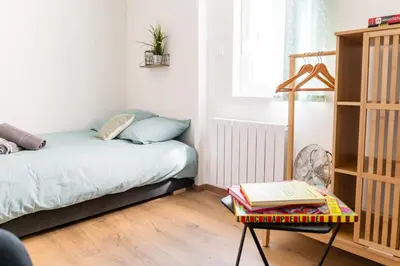 Un ou plusieurs lits dans un hébergement de l'établissement Cozy and Elegant Studio Bellecombe District Lyon 6th