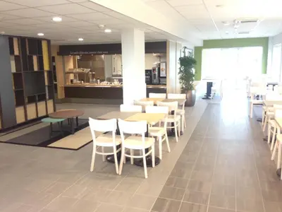 Restaurant ou autre lieu de restauration dans l'établissement B&B HOTEL Lyon Sud États-Unis