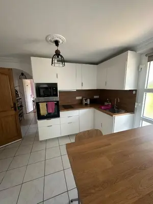 Cuisine ou kitchenette dans l'établissement T2 indépendant proche OL Stadium et salle LDLC Arena