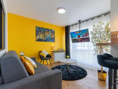 Coin salon dans l'établissement LE CELESTE - HYPERCENTRE PARKING ET NETFLIX GRATUITS PROCHE TRAMWAY ET PARC DE LA TETE D'OR