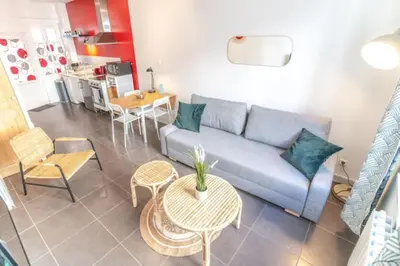 Coin salon dans l'établissement Quiet & central duplex apartment Wifi near Rhône & Parc Blandan