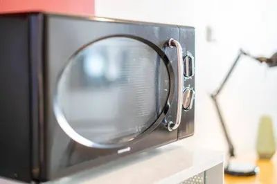 Télévision ou salle de divertissement dans l'établissement Quiet & central duplex apartment Wifi near Rhône & Parc Blandan