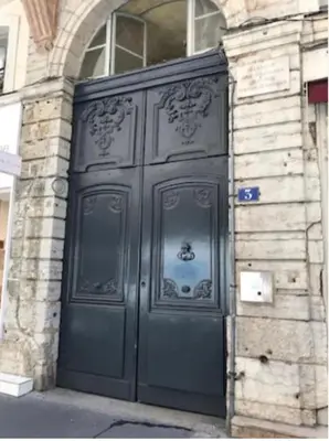 Façade ou entrée de l'établissement Le petit Emile Zola - studio proche de Bellecour