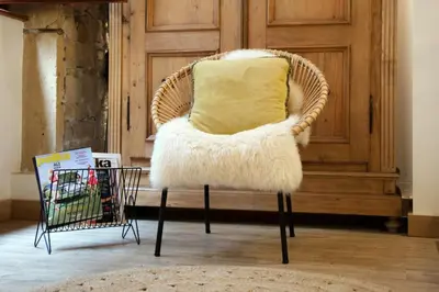 Coin salon dans l'établissement Authentic Loft with Mezzanine & Exposed Stones Heart of Lyon