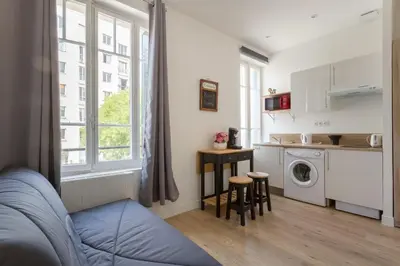 Cuisine ou kitchenette dans l'établissement Gouy's studio - close to subway