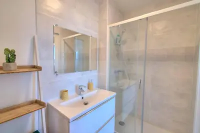 Salle de bains dans l'établissement Le Refuge de la Bascule - Charmant appartement Caluire et cuire