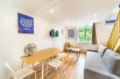 Télévision ou salle de divertissement dans l'établissement The Buisset cozy 4-person apartment in La Mulatière