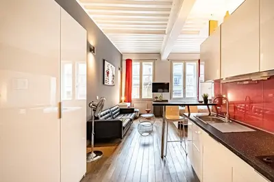 Cuisine ou kitchenette dans l'établissement Le Sainte Catherine - studio en centre ville