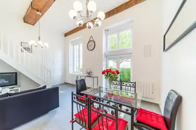 Télévision ou salle de divertissement dans l'établissement The charming Fleury 2 bedrooms Oullins