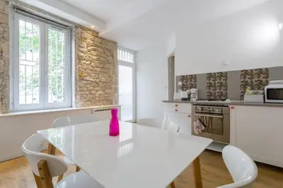 Cuisine ou kitchenette dans l'établissement Calm in the city center of Lyon