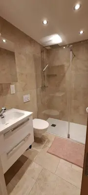 Salle de bains dans l'établissement Chambre indépendante SDB privative à Amplepuis