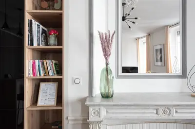Bibliothèque dans l'appartement