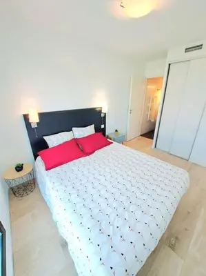Un ou plusieurs lits dans un hébergement de l'établissement Le Valmy: appartement lumineux au pied du métro