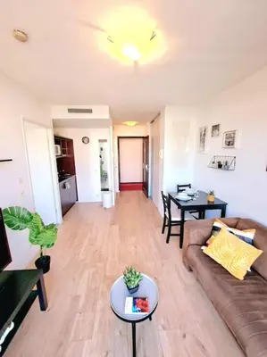 Coin salon dans l'établissement Le Valmy: appartement lumineux au pied du métro