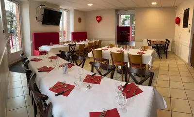 Restaurant ou autre lieu de restauration dans l'établissement Relais des Monts du Lyonnais
