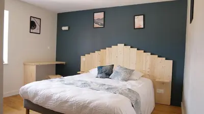 Un ou plusieurs lits dans un hébergement de l'établissement Relais des Monts du Lyonnais