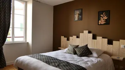Un ou plusieurs lits dans un hébergement de l'établissement Relais des Monts du Lyonnais