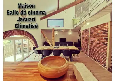 Plan de l'établissement Maison de village, jacuzzi, salle cinéma