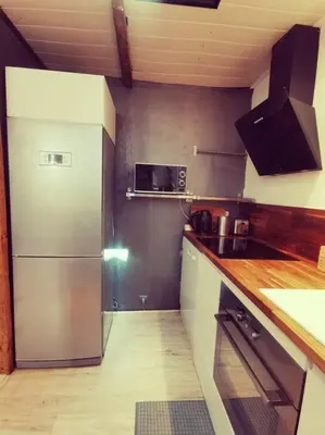 Cuisine ou kitchenette dans l'établissement Maison de village, jacuzzi, salle cinéma