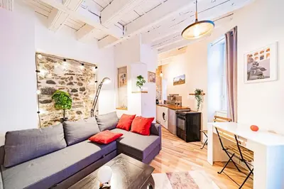 Cuisine ou kitchenette dans l'établissement Le Petit St Paul Charming Studio T1 Bis in the heart of Old Lyon
