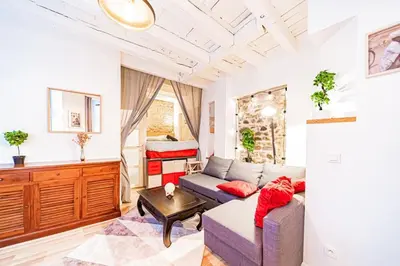Coin salon dans l'établissement Le Petit St Paul Charming Studio T1 Bis in the heart of Old Lyon