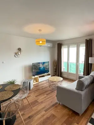 Télévision ou salle de divertissement dans l'établissement Bel appartement Meyzieu centre proche Tramway