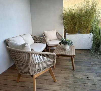 Coin salon dans l'établissement Superbe studio tendance et zen proche de Lyon