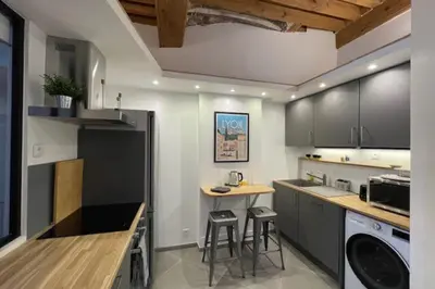 Cuisine ou kitchenette dans l'établissement Le Petit St Pierre charmant 2 pers Valmy