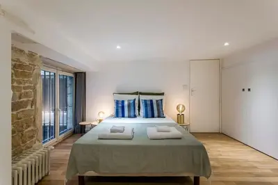 Un ou plusieurs lits dans un hébergement de l'établissement Charlie - Furnished apartment 260m² Downtown Lyon