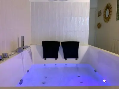 Plan de l'établissement Bali Serenity Balnéo et lit rond