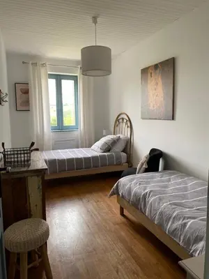 Un ou plusieurs lits dans un hébergement de l'établissement Maison sur cour et véranda
