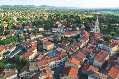 Vue générale sur Chazay-dʼAzergues ou vue de la ville depuis l'appartement