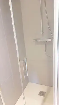 Salle de bains dans l'établissement Le Petit Castel, Portes de Lyon