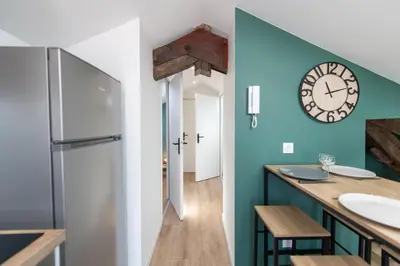 Cuisine ou kitchenette dans l'établissement KASA NOVA - Tout équipé & CLIMATISATION