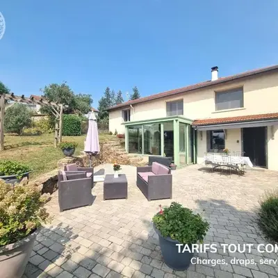 Gîte spacieux avec jardin et terrasse à Saint-Galmier - FR-1-496-300