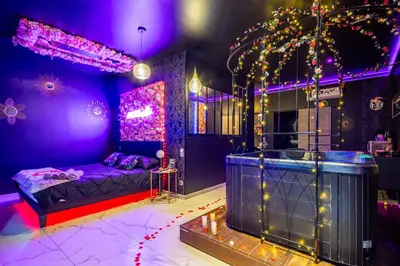 Un ou plusieurs lits dans un hébergement de l'établissement Sweet SECRET'S JACUZZI
