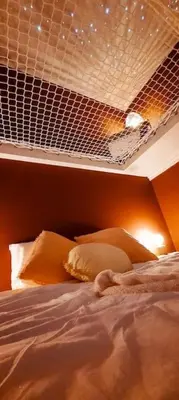 Un ou plusieurs lits dans un hébergement de l'établissement Suite Évasion Céleste à Saint-Étienne