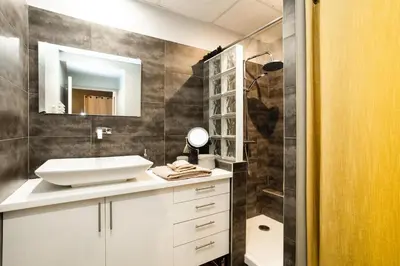 Salle de bains dans l'établissement Charmant logement Villefranche