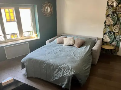 Un ou plusieurs lits dans un hébergement de l'établissement Charmant logement Villefranche