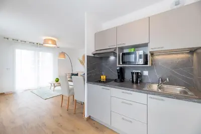 Cuisine ou kitchenette dans l'établissement OVELIA Lyon - Les Jardins d'Hortense