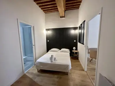 Un ou plusieurs lits dans un hébergement de l'établissement Cosy appt cœur de Lyon Du Bœuf 2