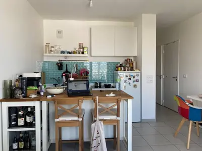 Cuisine ou kitchenette dans l'établissement T2 au pieds du métro, la soie