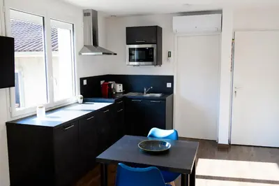 Cuisine ou kitchenette dans l'établissement Le Forez Appartement 4 pers ou Studio 2 pers