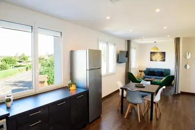 Cuisine ou kitchenette dans l'établissement Le Forez Appartement 4 pers ou Studio 2 pers