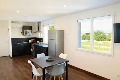 Cuisine ou kitchenette dans l'établissement Le Forez Appartement 4 pers ou Studio 2 pers