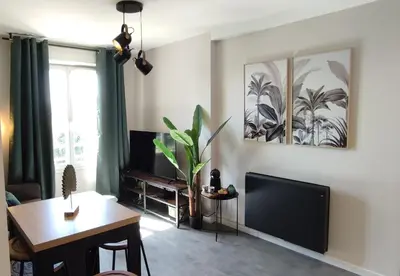 Coin salon dans l'établissement Jungly Appart By Lyonbnb - Eurexpo Moderne Cocooning Calme Nature
