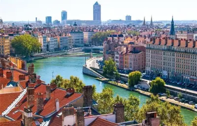Vue générale sur Saint-Priest ou vue de la ville depuis l'appartement