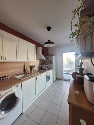 Cuisine ou kitchenette dans l'établissement Gerland T2 standing - balcon - parking privé souterrain