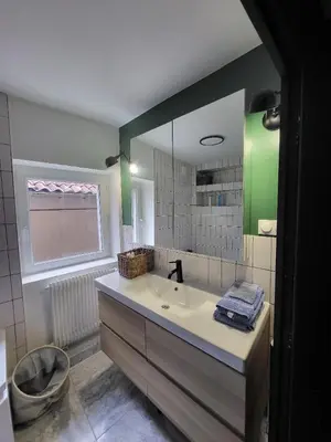 Salle de bains dans l'établissement Superbe 100 M2, 4 chambres