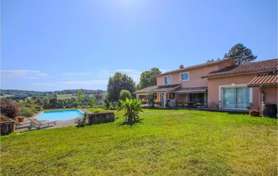 Piscine de l'établissement Cozy Home In Monseveroux ou située à proximité